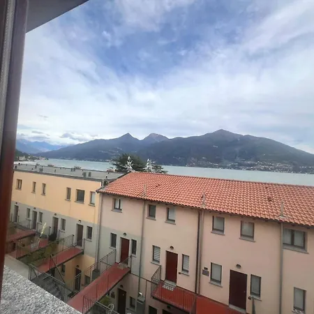 Como Lake With Two People Lake View And Near Beach Lägenhet *